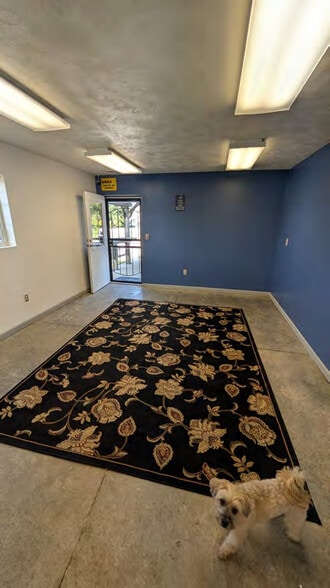 1103 W Main St, Lexington, IL for sale - Interior Photo - Image 2 of 6
