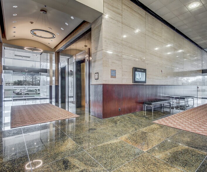 101 E Park Blvd, Plano, TX à louer - Hall d’entrée - Image 2 de 5