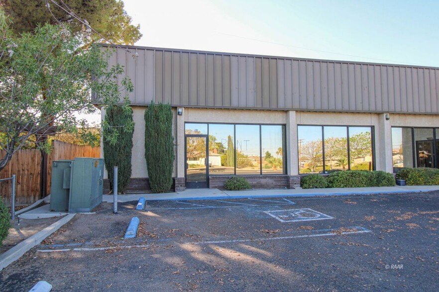 117 S Gold Canyon St, Ridgecrest, CA for lease - Building Photo - Image 2 of 10