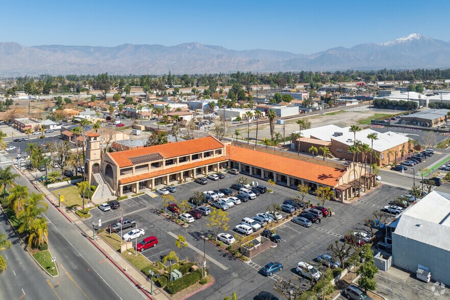 330 N 6th St, Redlands, CA à louer - Photo du bâtiment - Image 1 de 12