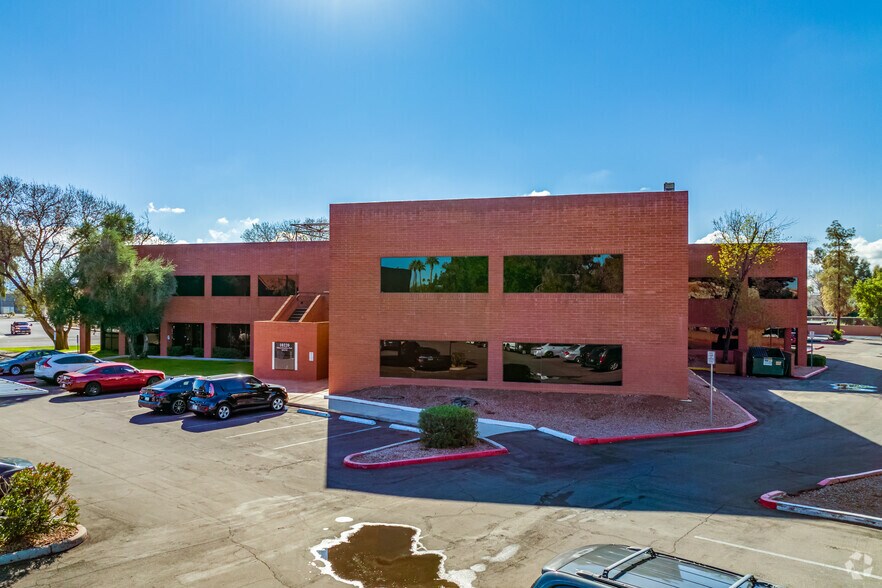 10220 N 31st Ave, Phoenix, AZ à louer - Photo du bâtiment - Image 2 de 24