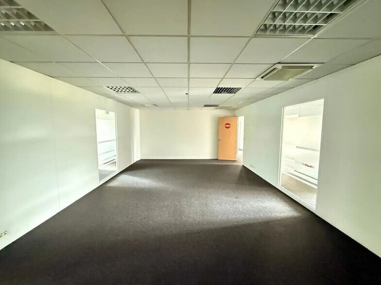 Office in Évry-Courcouronnes for lease - Building Photo - Image 3 of 5