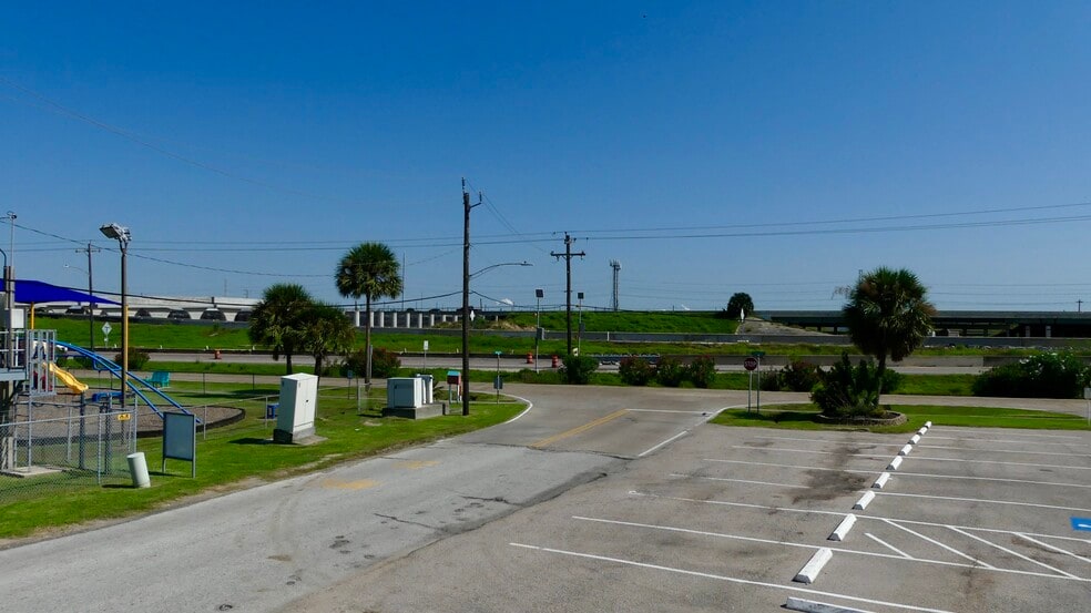 926 Bonita St, Bayou Vista, TX for sale - Building Photo - Image 3 of 12