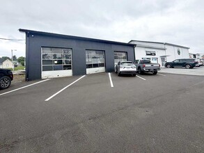 525 W Market St, Johnson City, TN for lease Interior Photo- Image 1 of 6