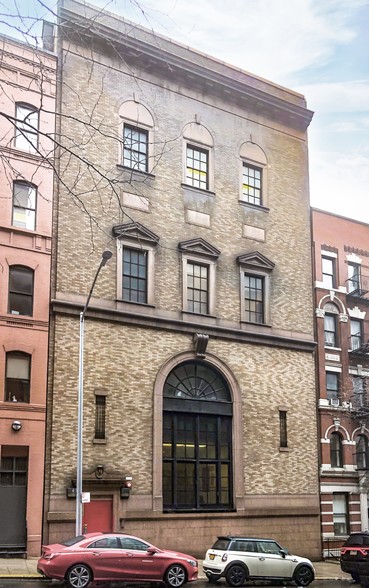 215 E 94th St, New York, NY for lease - Primary Photo - Image 1 of 6