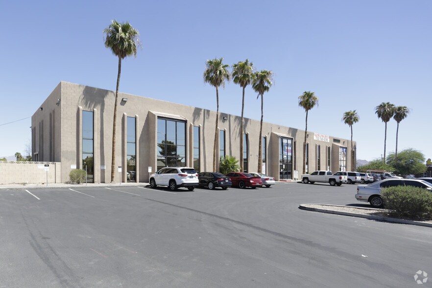 4080 E Lake Mead Blvd, Las Vegas, NV à louer - Photo du bâtiment - Image 2 de 23