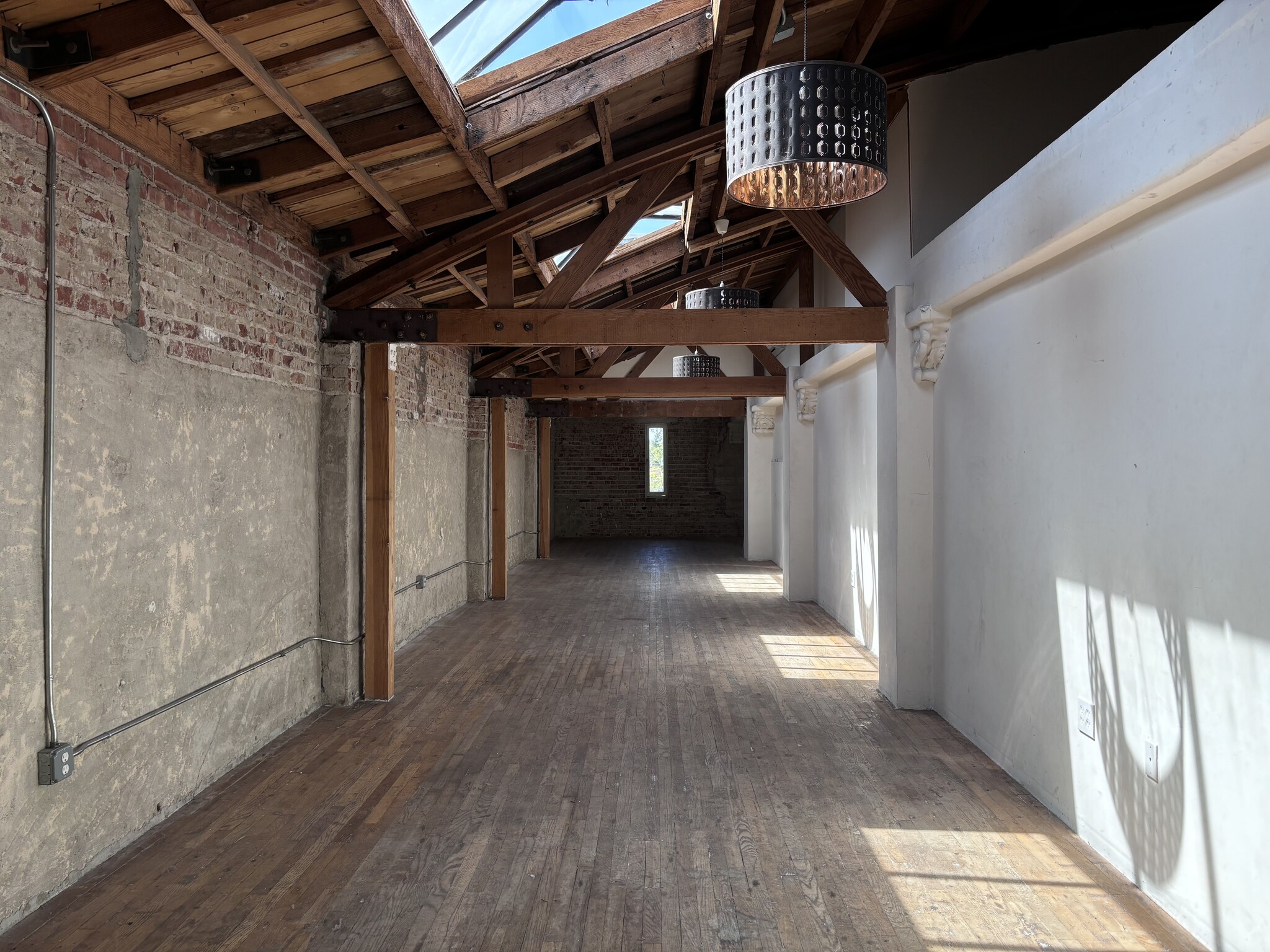 2523-2525 W Washington Blvd, Los Angeles, CA for lease Interior Photo- Image 1 of 3