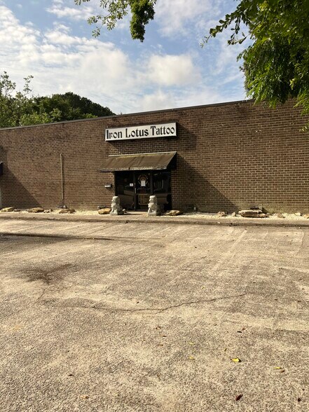 1921 Savannah Hwy, Charleston, SC à louer - Photo du bâtiment - Image 2 de 8