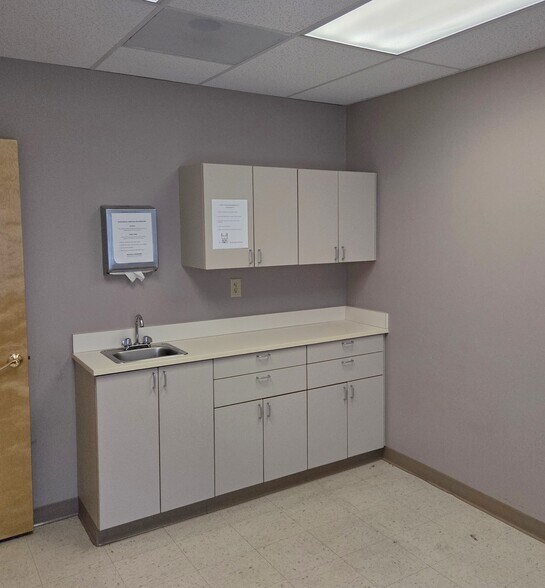 24 Stelton Rd, Piscataway, NJ à louer - Photo du bâtiment - Image 3 de 6