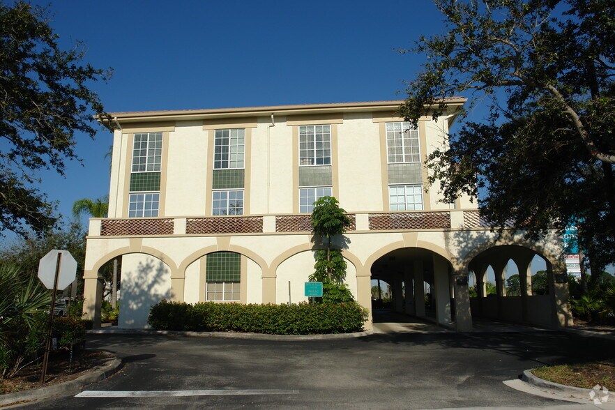 7000 SE Federal Hwy, Stuart, FL à louer - Photo du bâtiment - Image 3 de 59