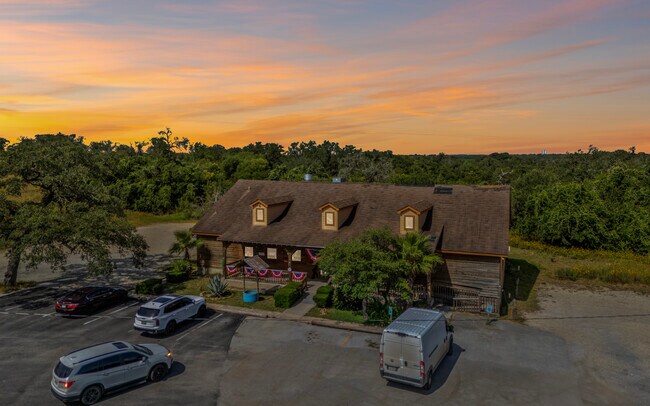 Plus de détails pour 8453 US Highway 181 N, Floresville, TX - Commerce de détail à vendre