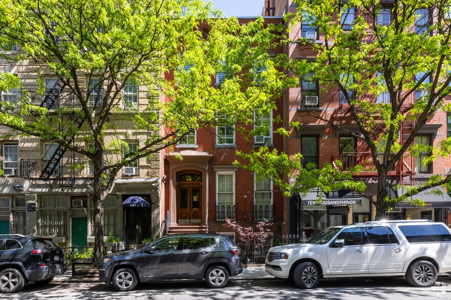 239 W 13th St, New York, NY for sale - Building Photo - Image 2 of 5
