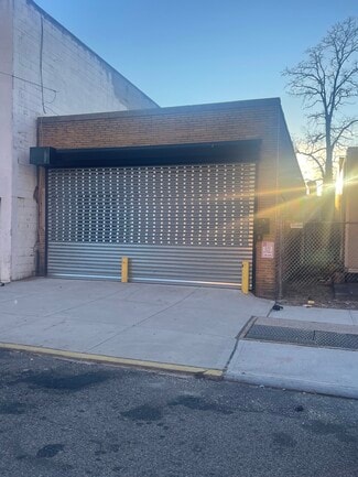 Plus de détails pour 9314 199th St, Hollis, NY - Industriel à louer