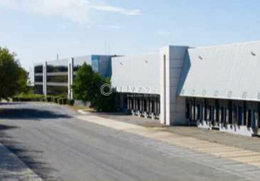 Industrial in Savigny-le-Temple for lease - Building Photo - Image 3 of 4