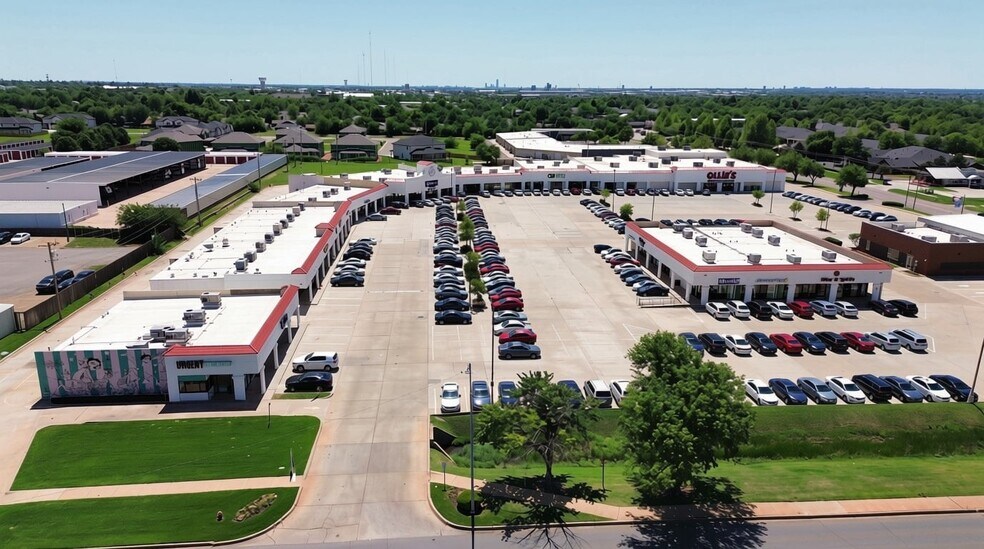 800-828 W Edmond Rd, Edmond, OK à louer - Aérien - Image 3 de 7