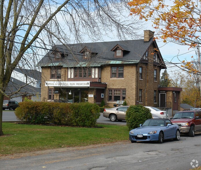 2208 Genesee St, Utica, NY à vendre - Photo du bâtiment - Image 3 de 11