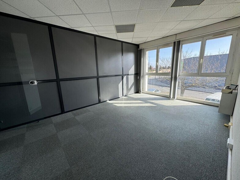 Office in Cugnaux for lease - Interior Photo - Image 2 of 4