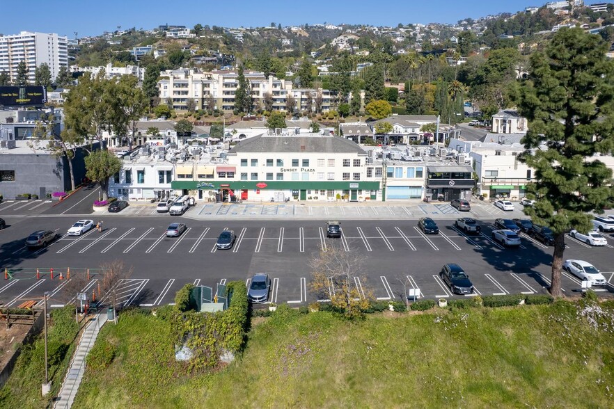 8644 W Sunset Blvd, West Hollywood, CA for lease - Building Photo - Image 2 of 11