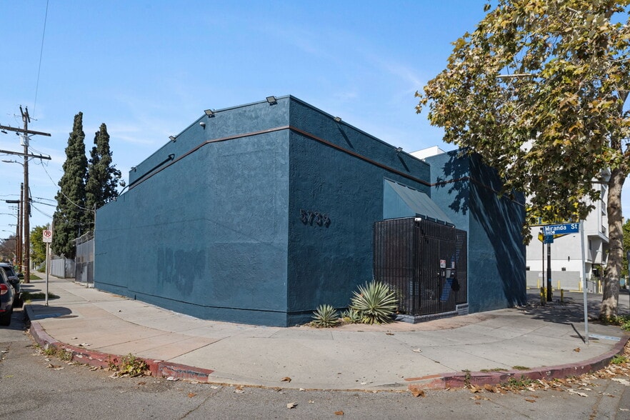 5739 Tujunga Ave, North Hollywood, CA for sale - Building Photo - Image 2 of 55