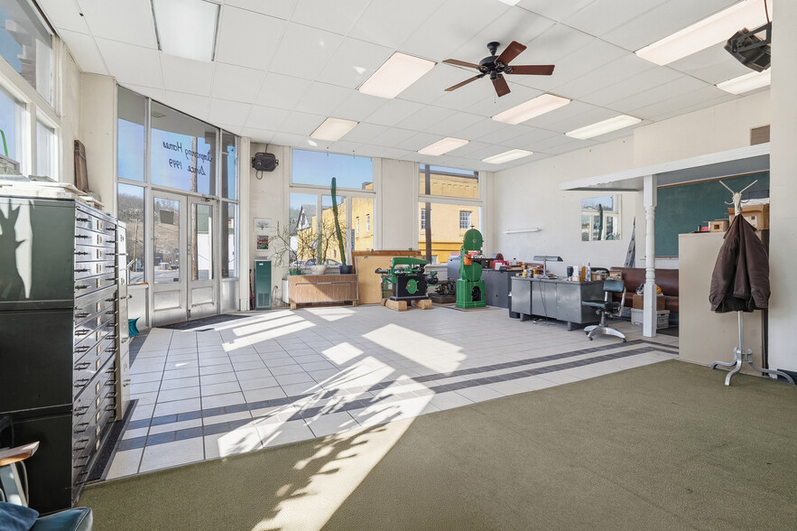 10 Chesapeake St, Lyndora, PA for sale - Interior Photo - Image 3 of 49