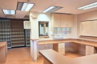 160 Hawley Ln, Trumbull, CT à louer Photo intérieure- Image 2 de 4