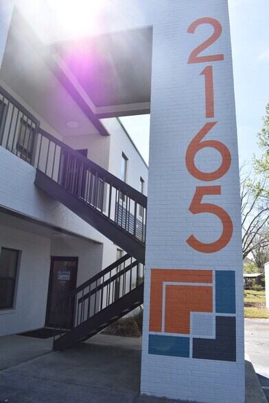 2183 Ashley Phosphate Rd, North Charleston, SC à vendre - Photo du bâtiment - Image 3 de 6