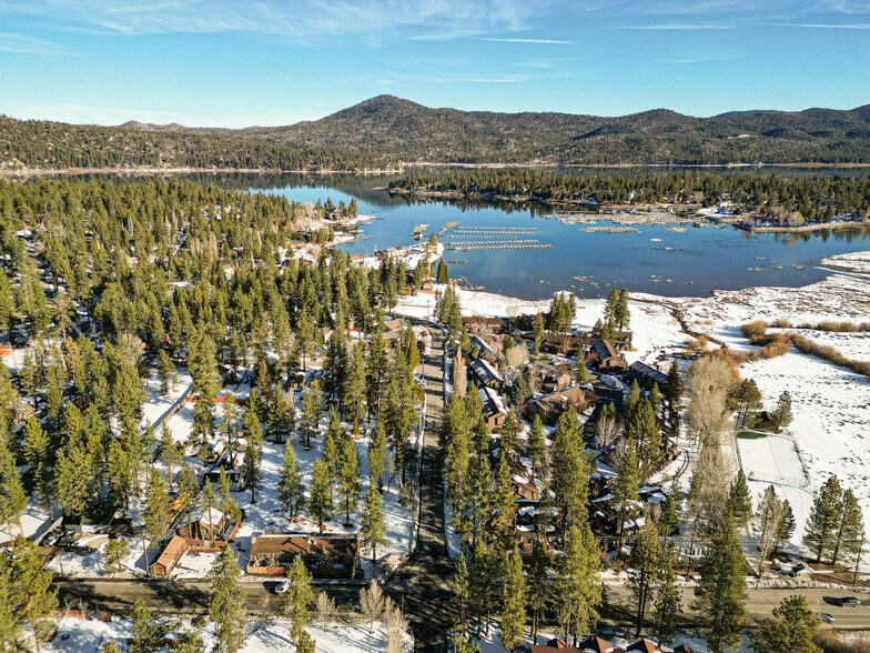 764 Cienega Rd, Big Bear Lake, CA à vendre - Photo du bâtiment - Image 2 de 14