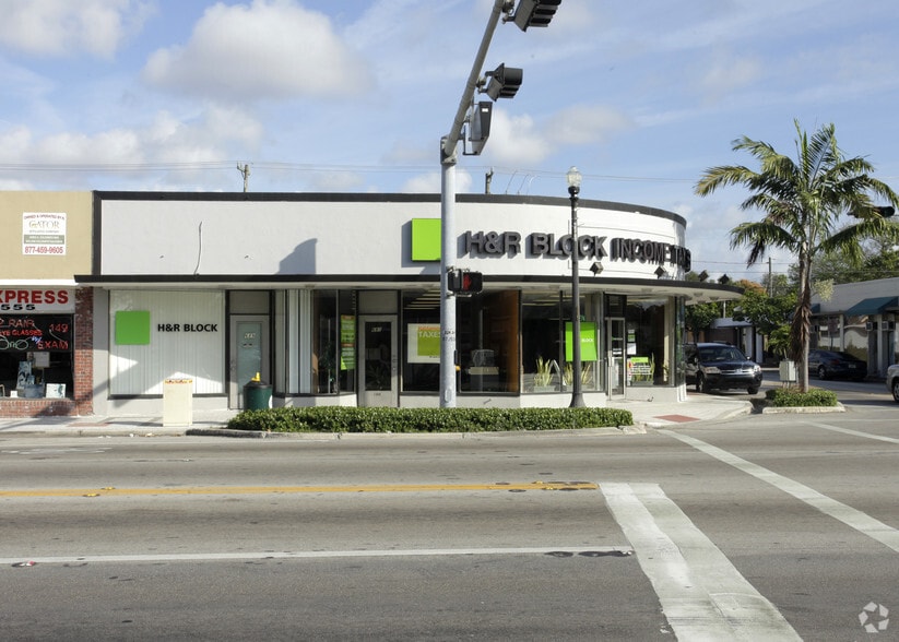 689-693 NE 125th St, North Miami, FL à louer - Photo du bâtiment - Image 2 de 4