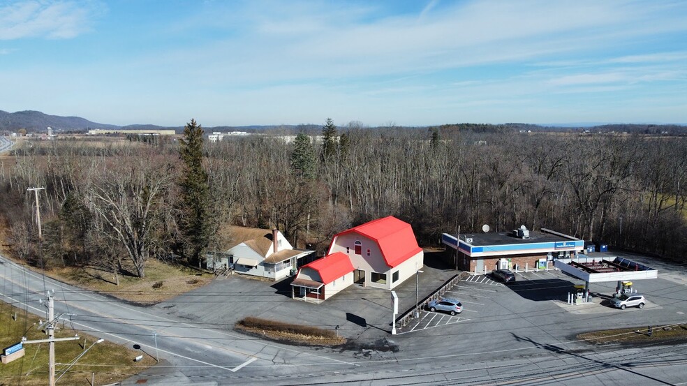 369 Mansion St, West Coxsackie, NY à vendre - Photo du bâtiment - Image 2 de 28