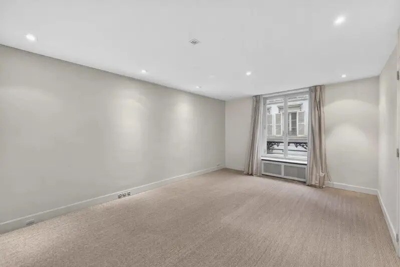 27 Rue De L'Universite, Paris à vendre - Photo du bâtiment - Image 3 de 16
