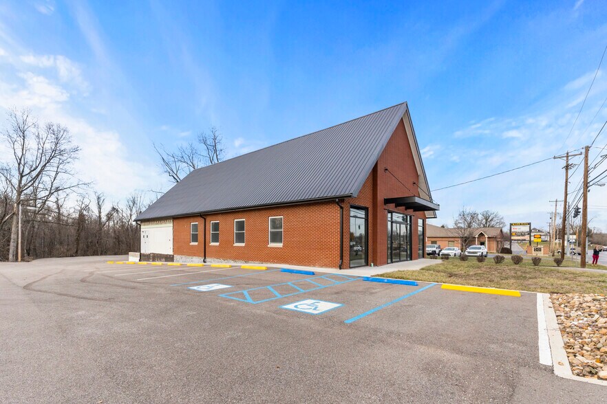 3339 13th St, Ashland, KY à vendre - Photo du bâtiment - Image 3 de 16