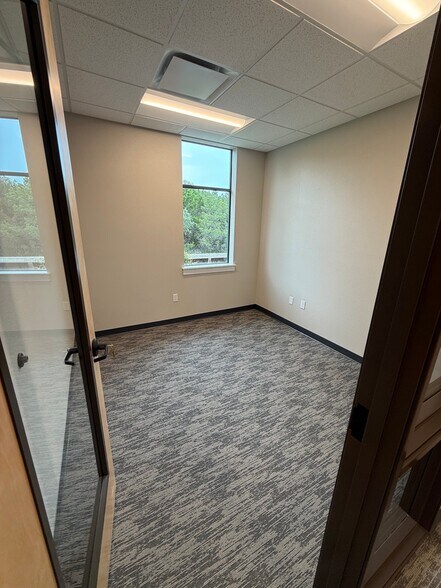18875 Fm 2252, Garden Ridge, TX à louer - Photo du bâtiment - Image 3 de 15