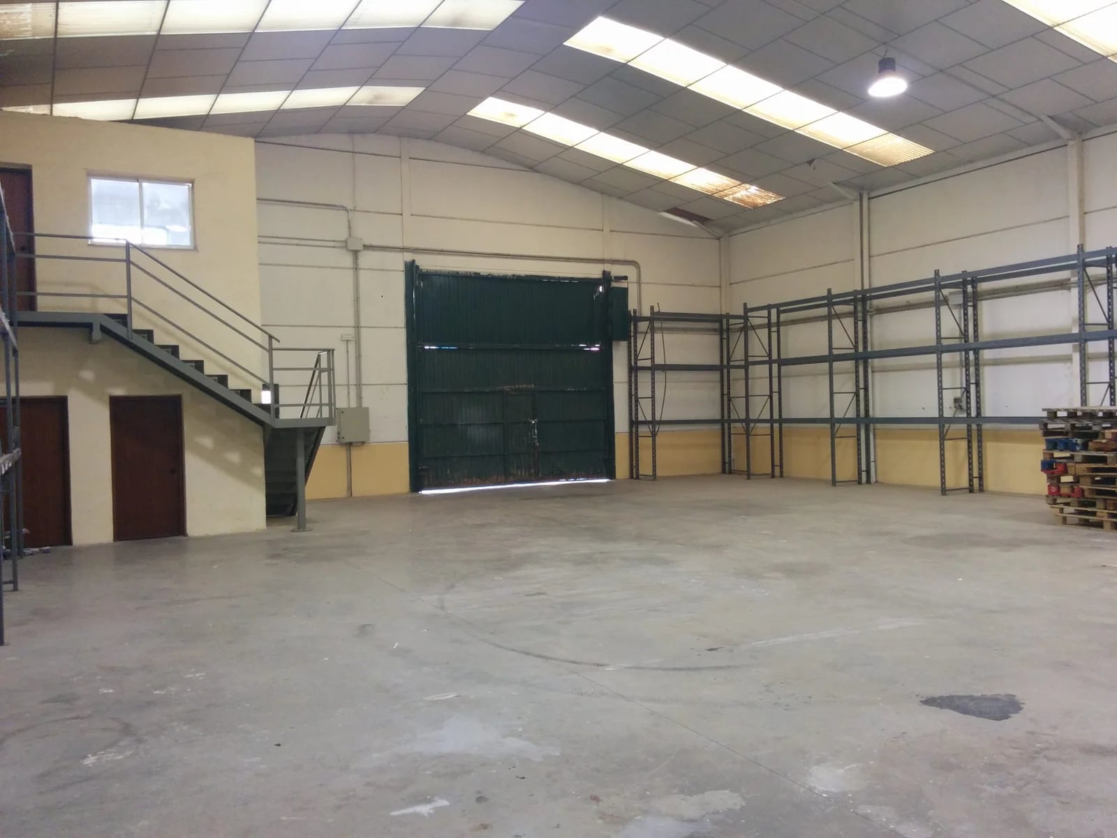 Industrial in Yeles, Toledo for lease Interior Photo- Image 1 of 8