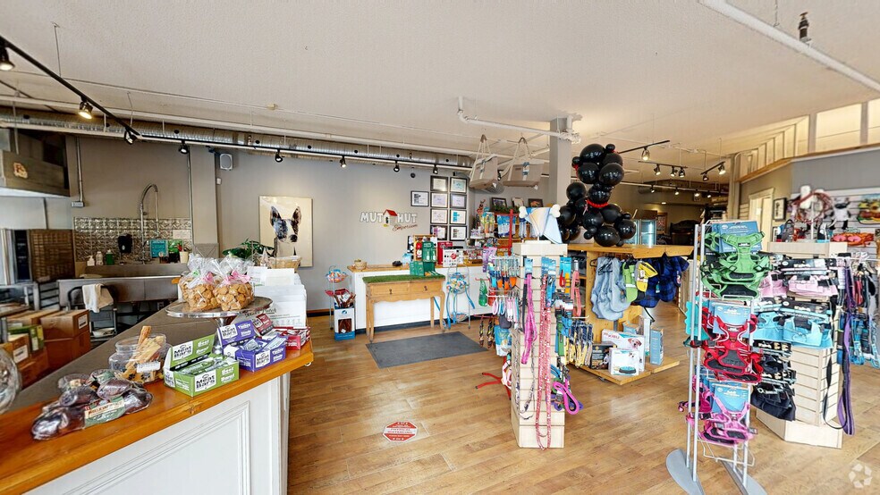 1001 6 Ave, Canmore, AB à vendre - Numérisation 3D de Matterport - Image 3 de 30