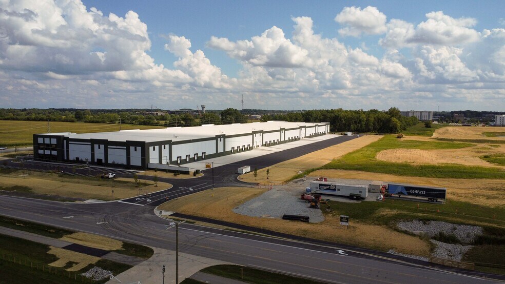 14469 Olio Rd, Noblesville, IN à louer - Photo du bâtiment - Image 3 de 5