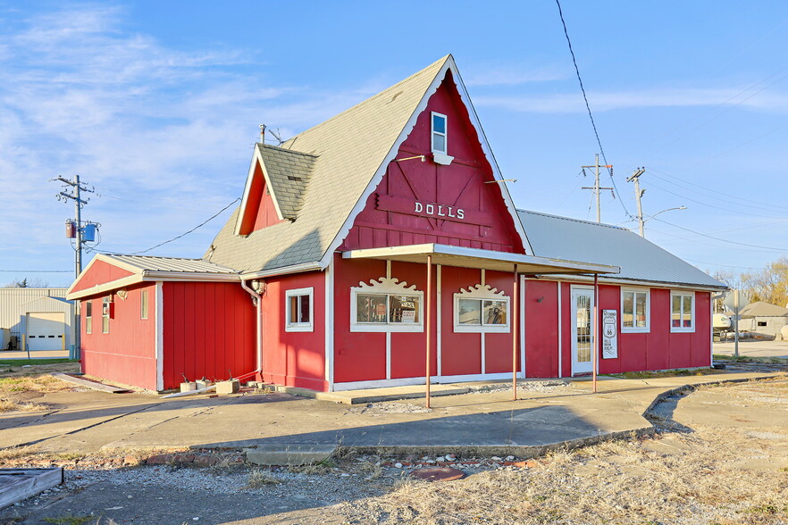 300 W Cemetery Ave, Chenoa, IL à vendre - Photo principale - Image 1 de 1