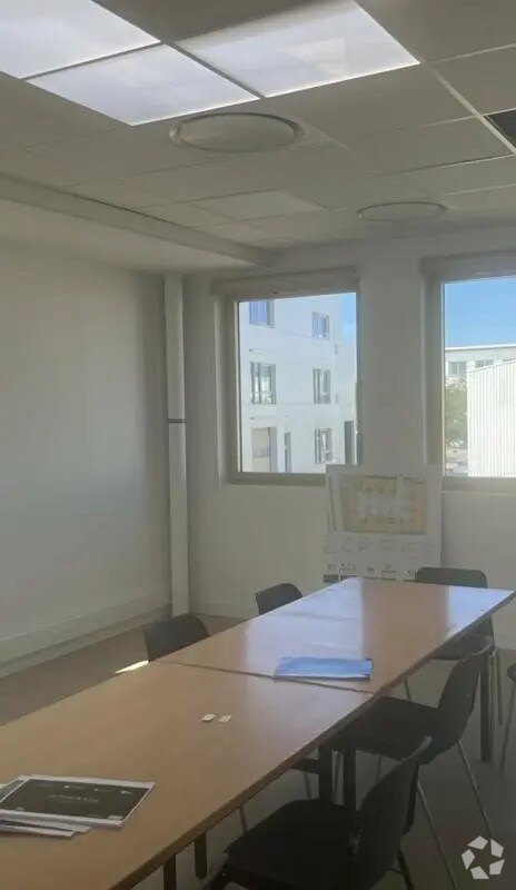 22 Rue Marius Grosso, Vaulx-en-Velin for lease Interior Photo- Image 1 of 27