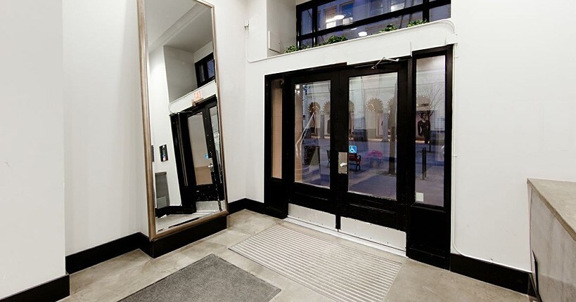 209 8th Ave SW, Calgary, AB à louer - Photo intérieure - Image 2 de 4