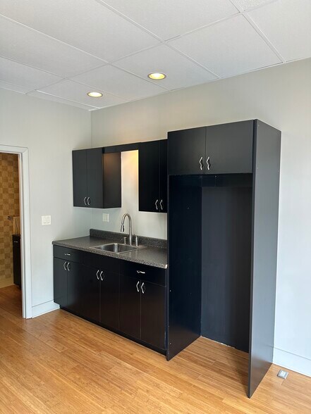 1202 Electric Ave, Pittsburgh, PA à vendre - Photo intérieure - Image 2 de 15