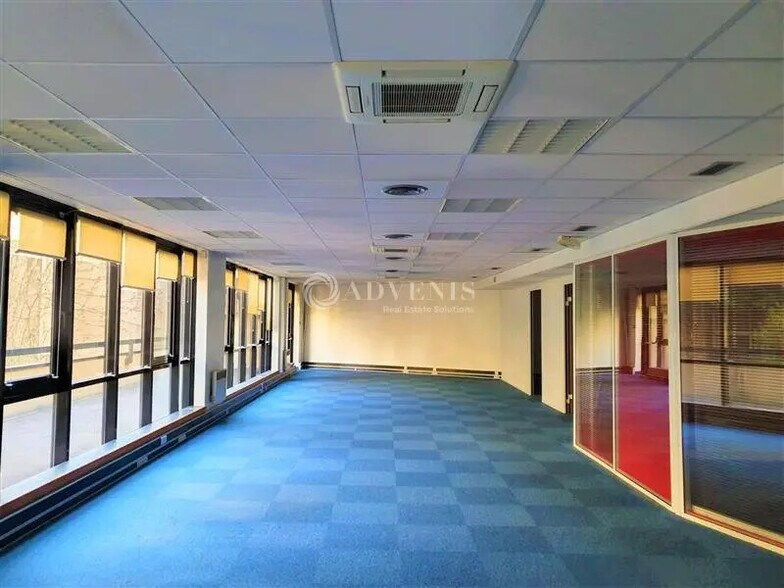 Office in Issy-les-Moulineaux for lease - Building Photo - Image 3 of 8
