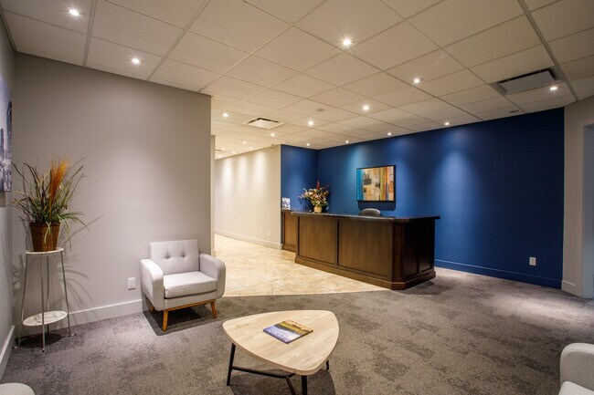 Plus de détails pour 1455 Ellis St, Kelowna, BC - Bureau à louer