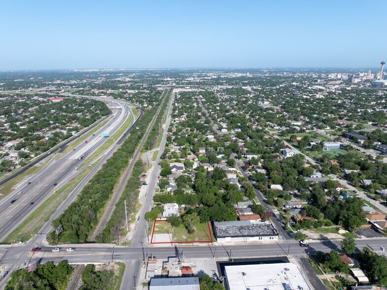 1621 S New Braunfels Ave, San Antonio, TX for sale - Building Photo - Image 2 of 5