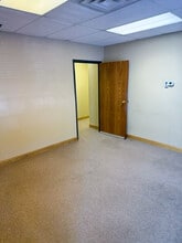 1121 E Main St, St Charles, IL for lease Interior Photo- Image 2 of 7