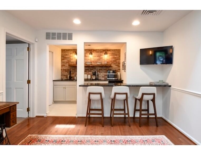 1211 Caroline St, Fredericksburg, VA for lease - Building Photo - Image 3 of 15