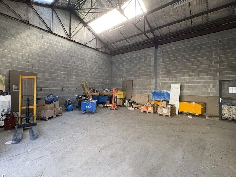 Flex in Feyzin for lease - Interior Photo - Image 2 of 6