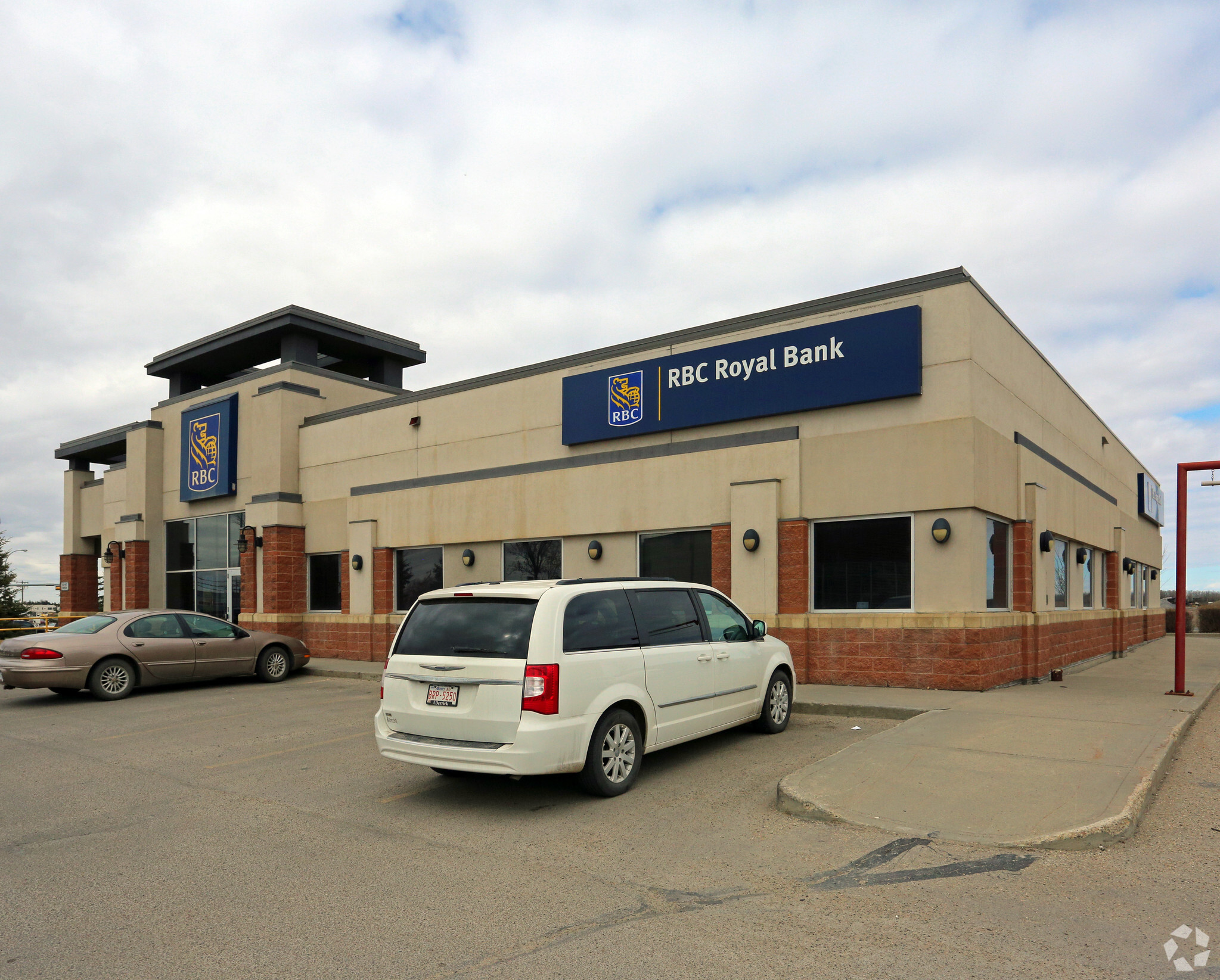 13647 St Albert Trl, Edmonton, AB for lease Primary Photo- Image 1 of 34