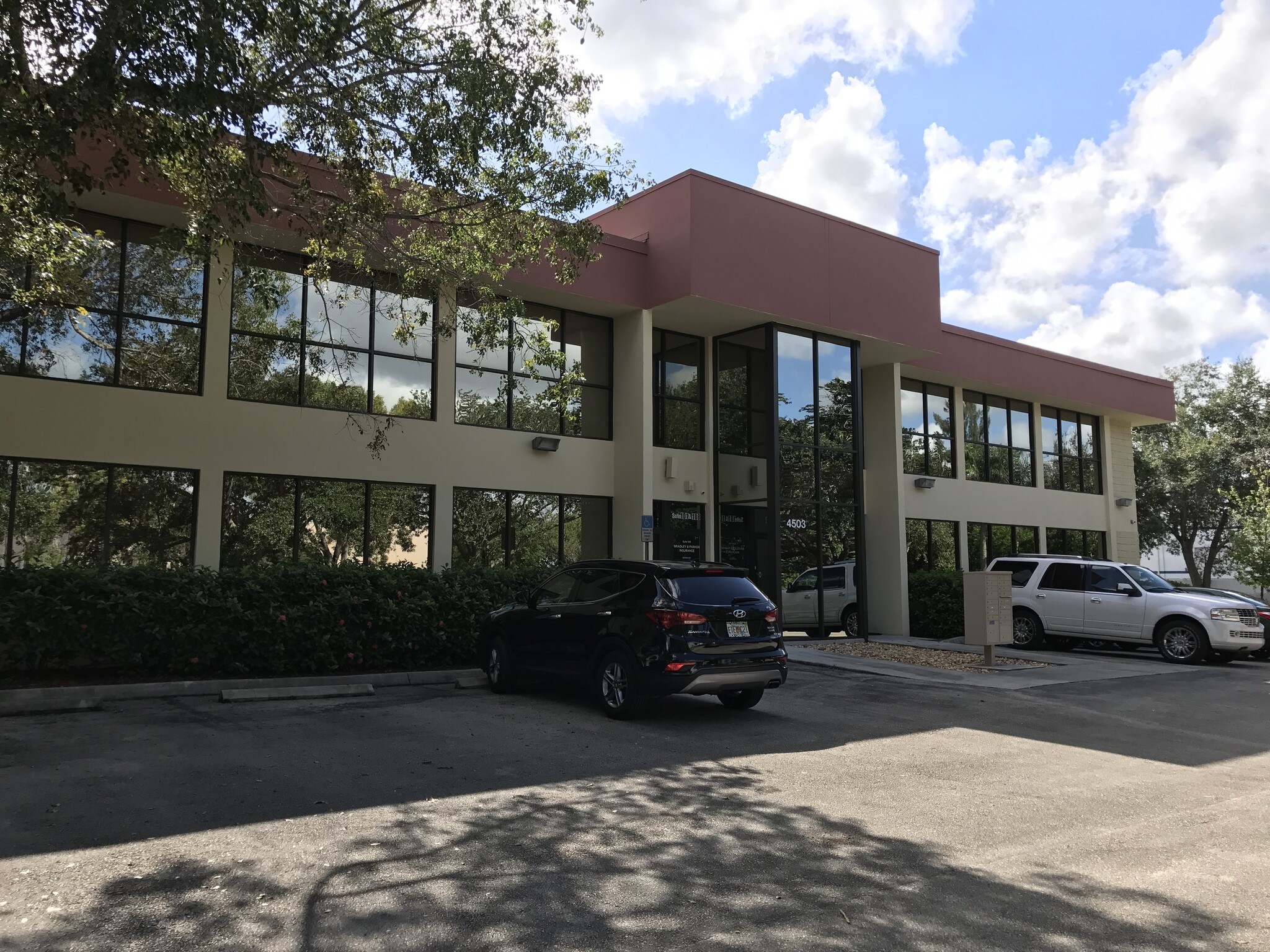 4503 NW 103rd Ave, Sunrise, FL à louer Photo principale- Image 1 de 28
