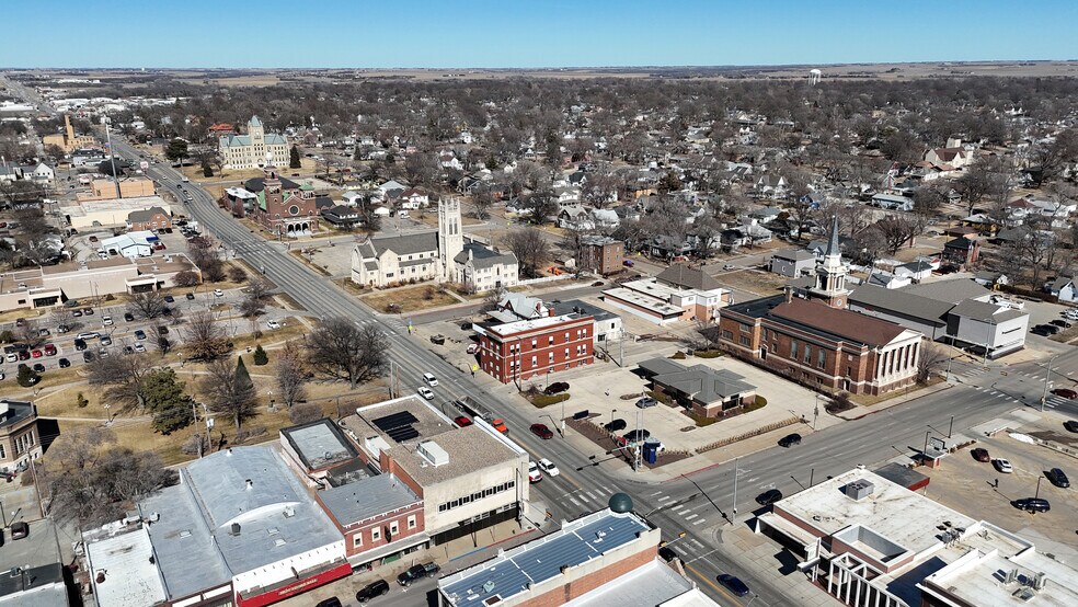 200 N 6th St, Beatrice, NE à louer - Photo du bâtiment - Image 3 de 13