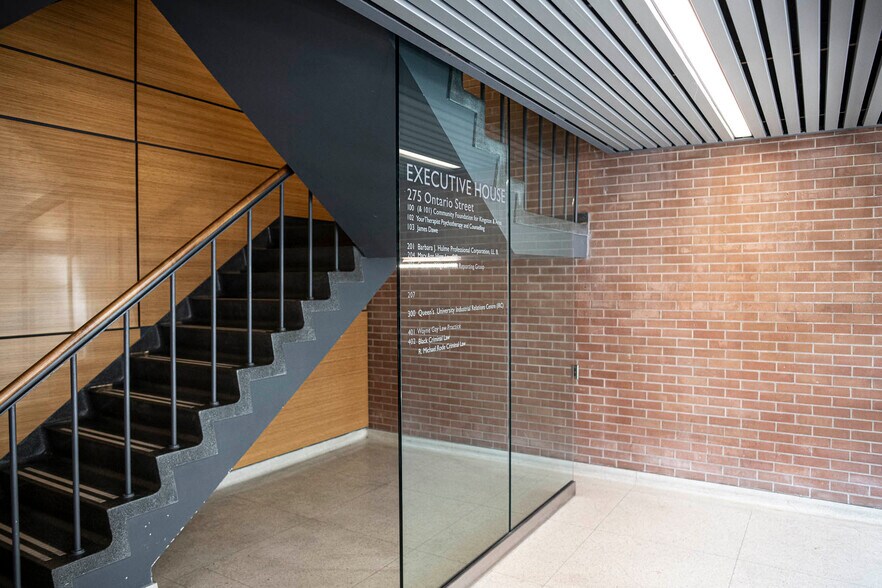 275 Ontario St, Kingston, ON à louer - Photo du bâtiment - Image 2 de 10