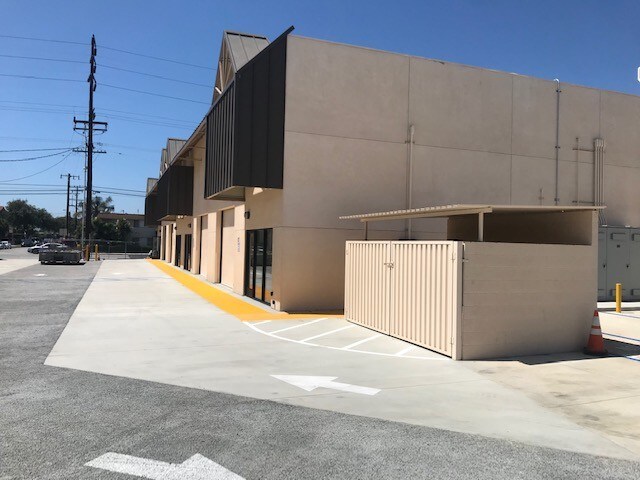 13750 Prairie Ave, Hawthorne, CA à louer - Photo du bâtiment - Image 2 de 3